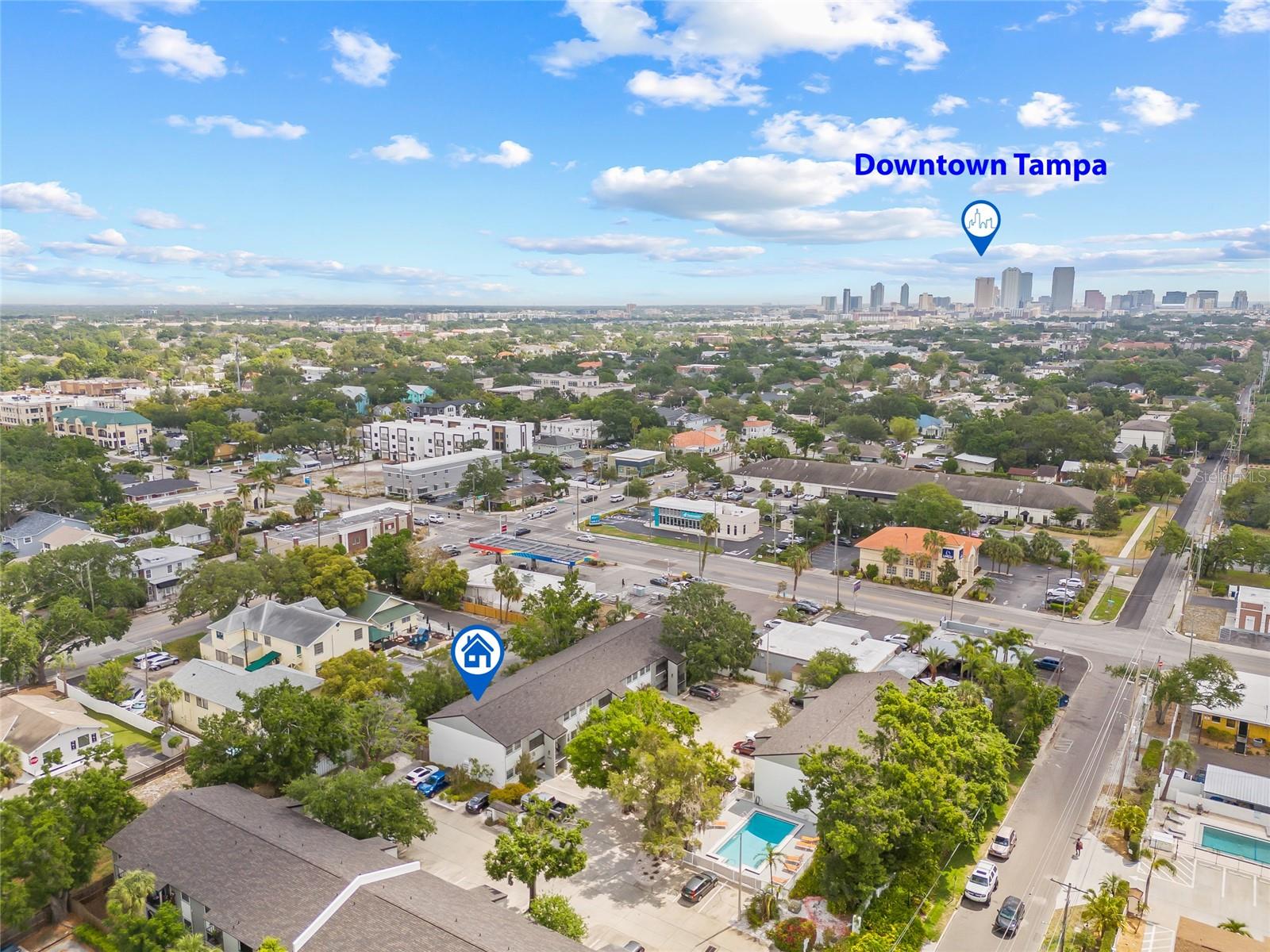 DownTown is mins away, Pool Community