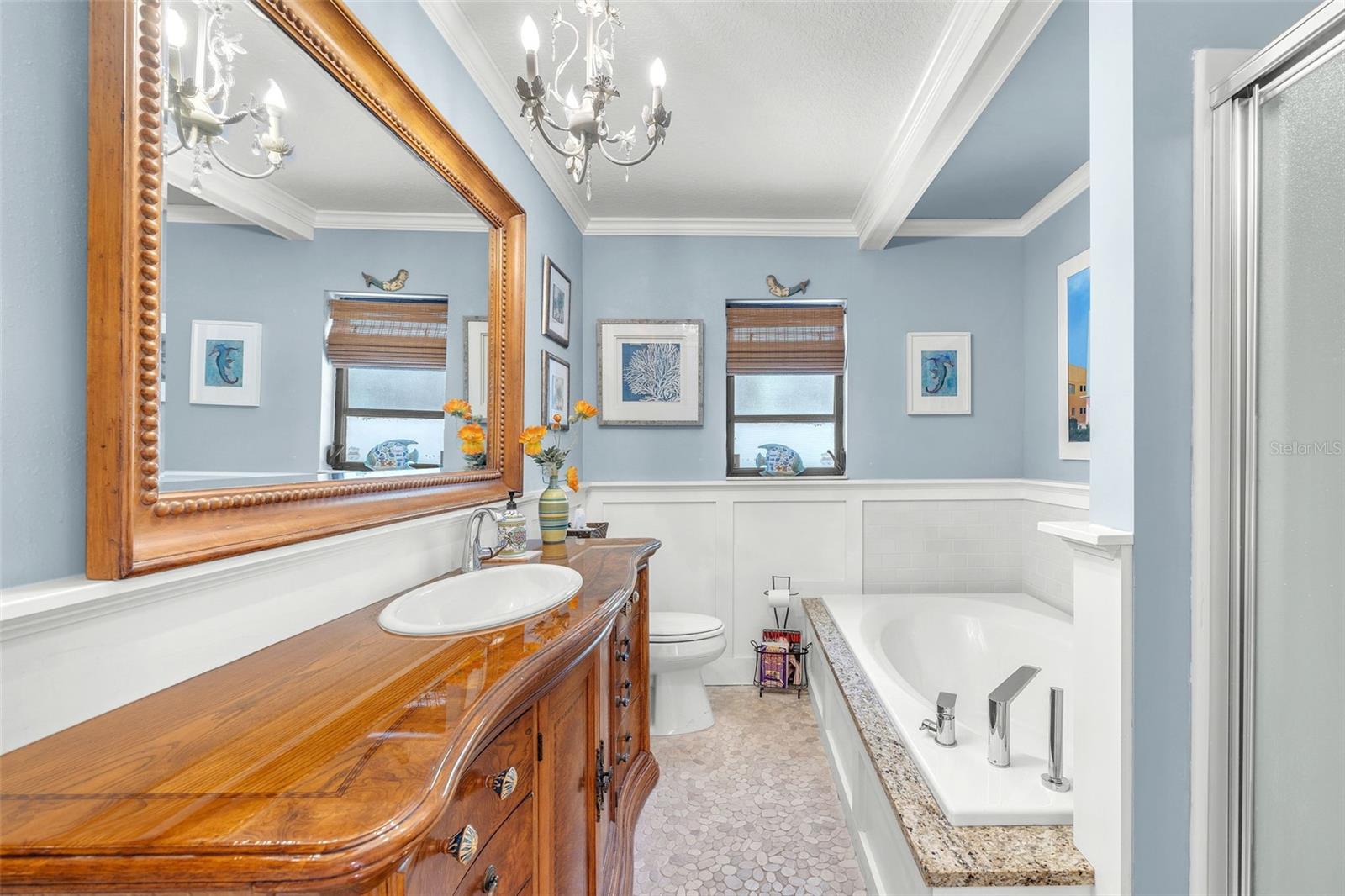 Guest/2nd Bathroom