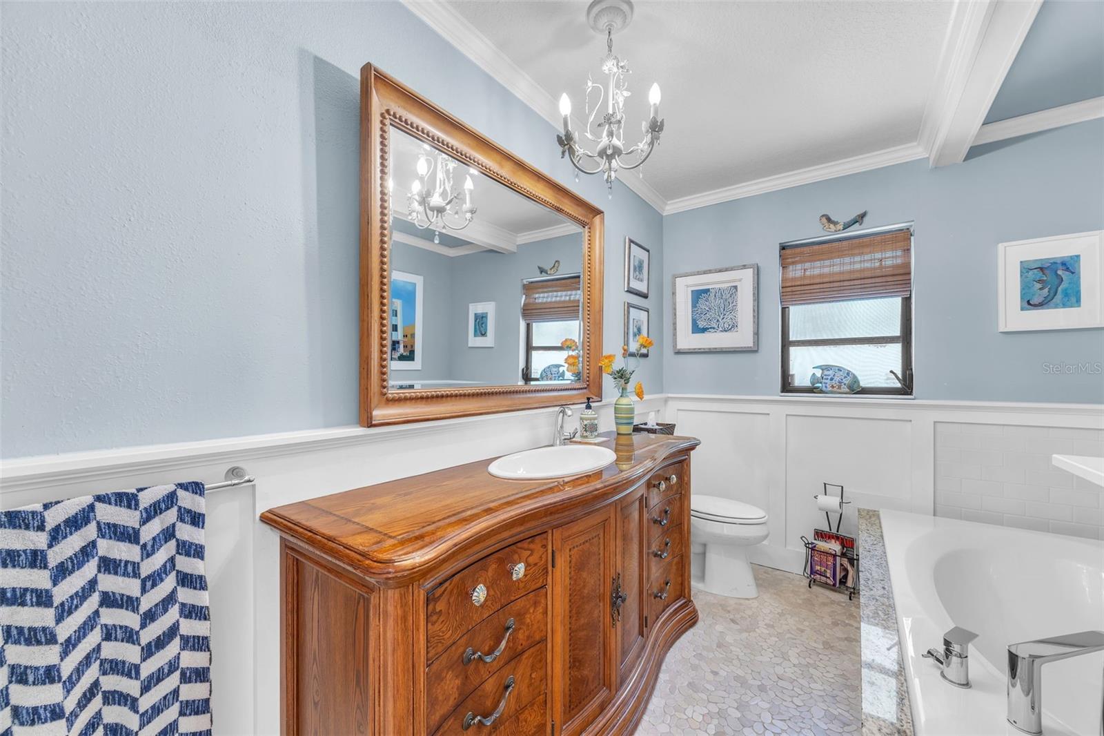 Guest/2nd Bathroom