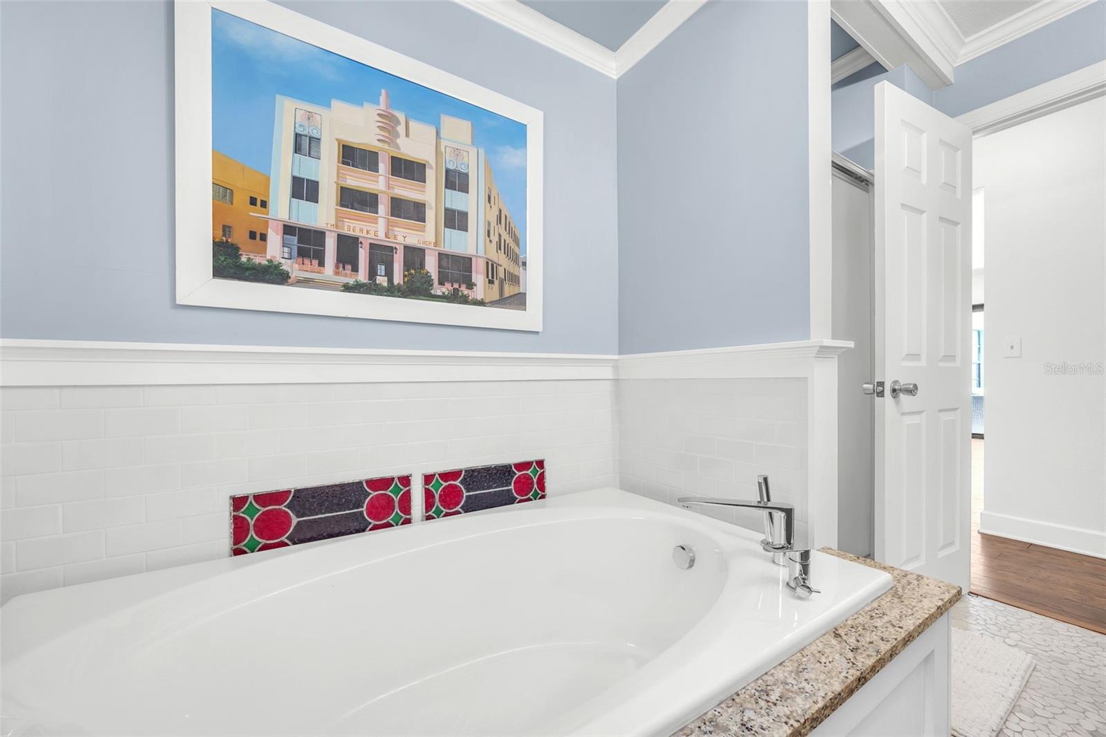 Guest/2nd Bathroom