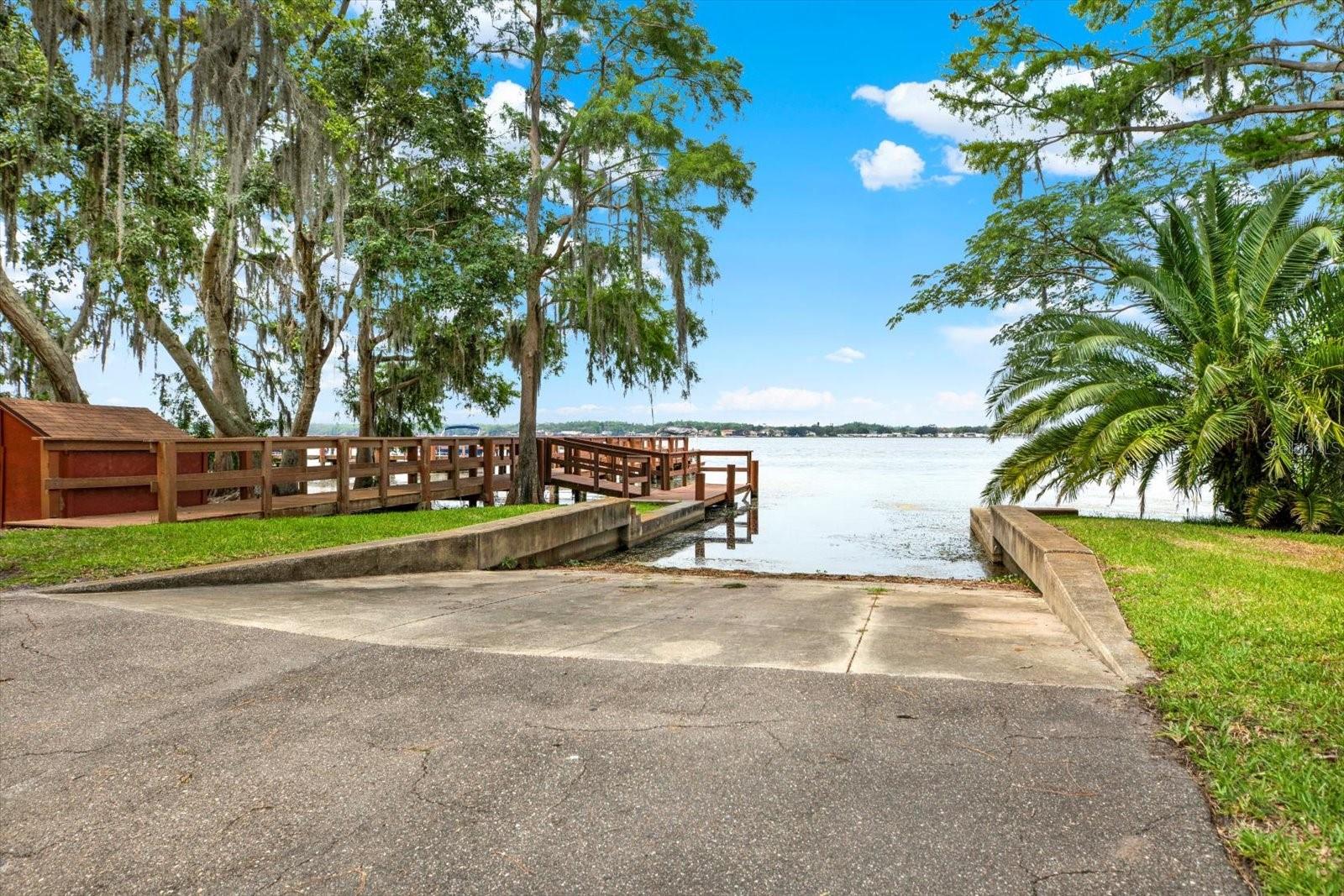 Private boat ramp for Presidents Landing residents only boat launch into Lake Tarpon.