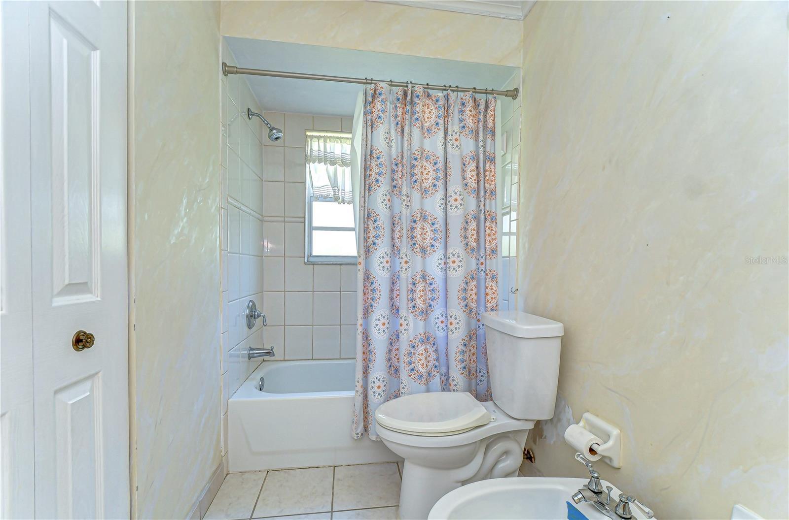 shower/tub combo!