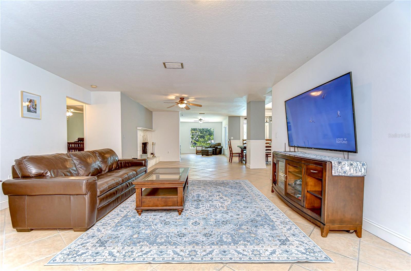 Open floor plan!