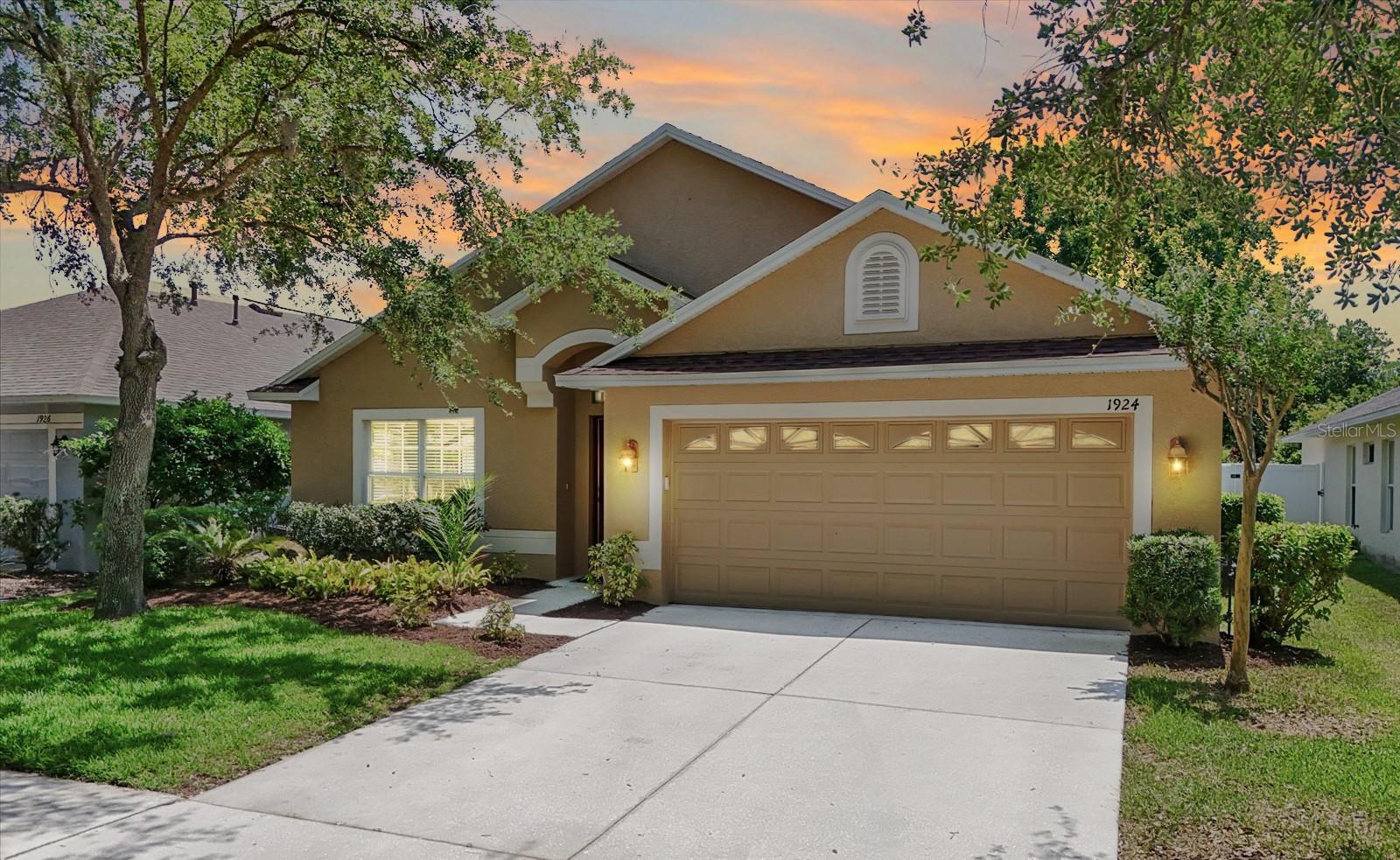 Welcome Home to Lake Woodberry!
