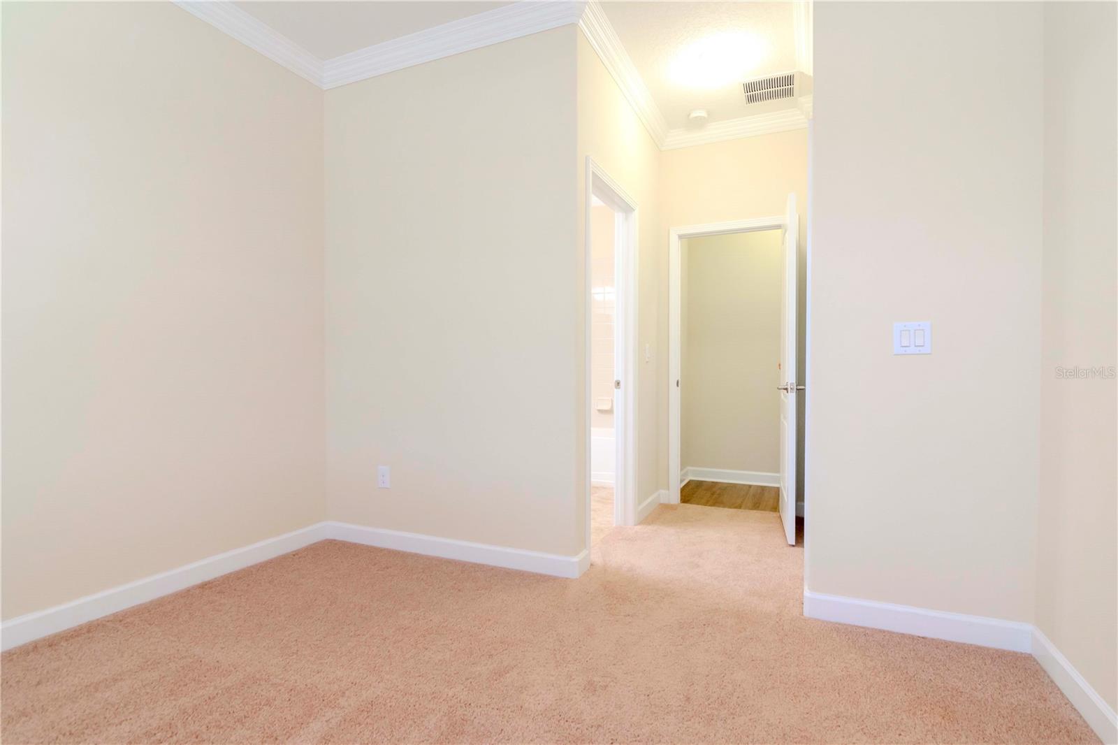 Guest bedroom En Suite.