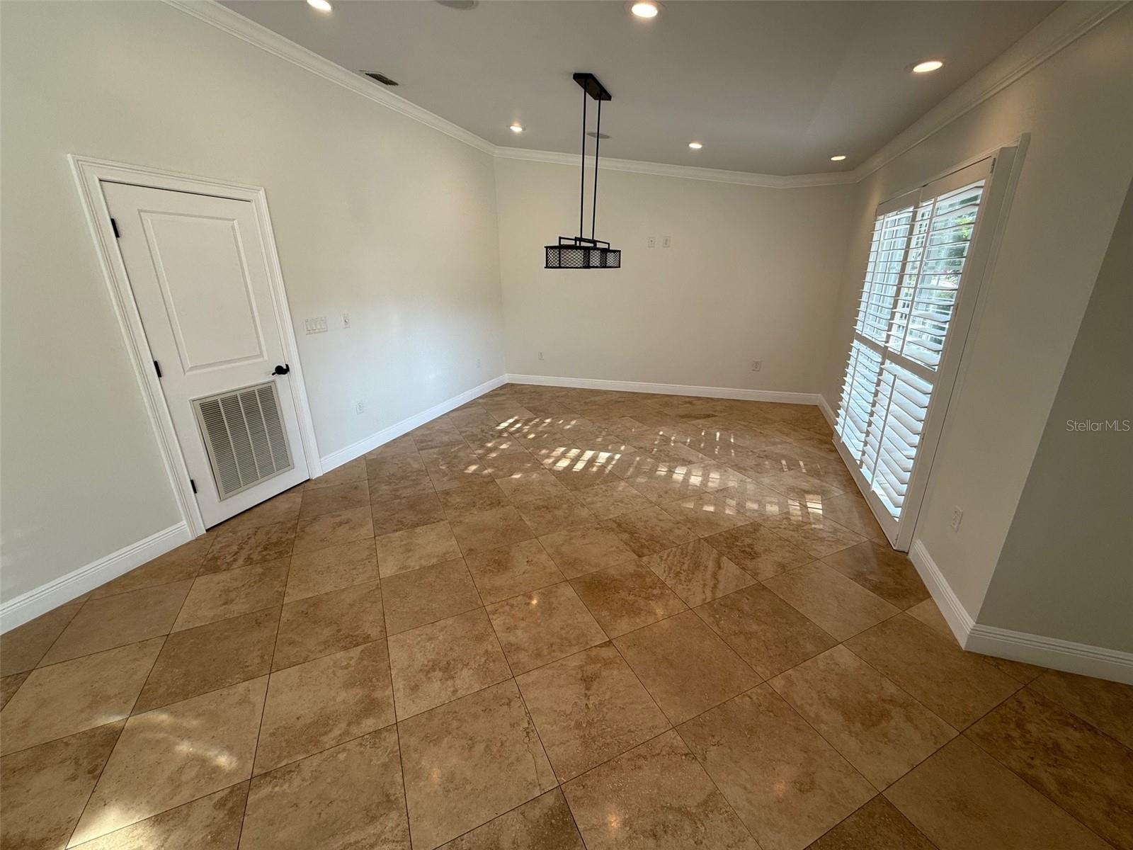 Front Living room/Flex