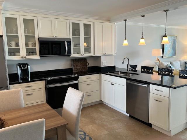 Bright and Cheerful Kitchen