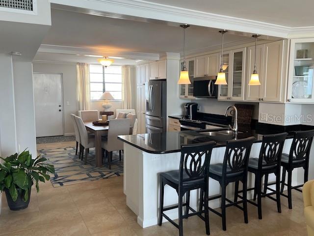 Additional Seating at the Spacious Breakfast Bar