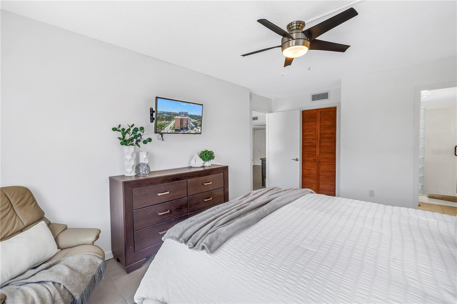 View of the entrance to the main bedroom