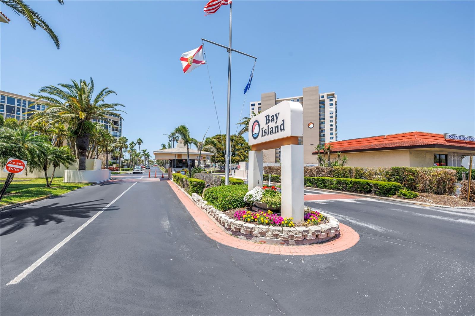 Welcome to the gated community of Bay Island!