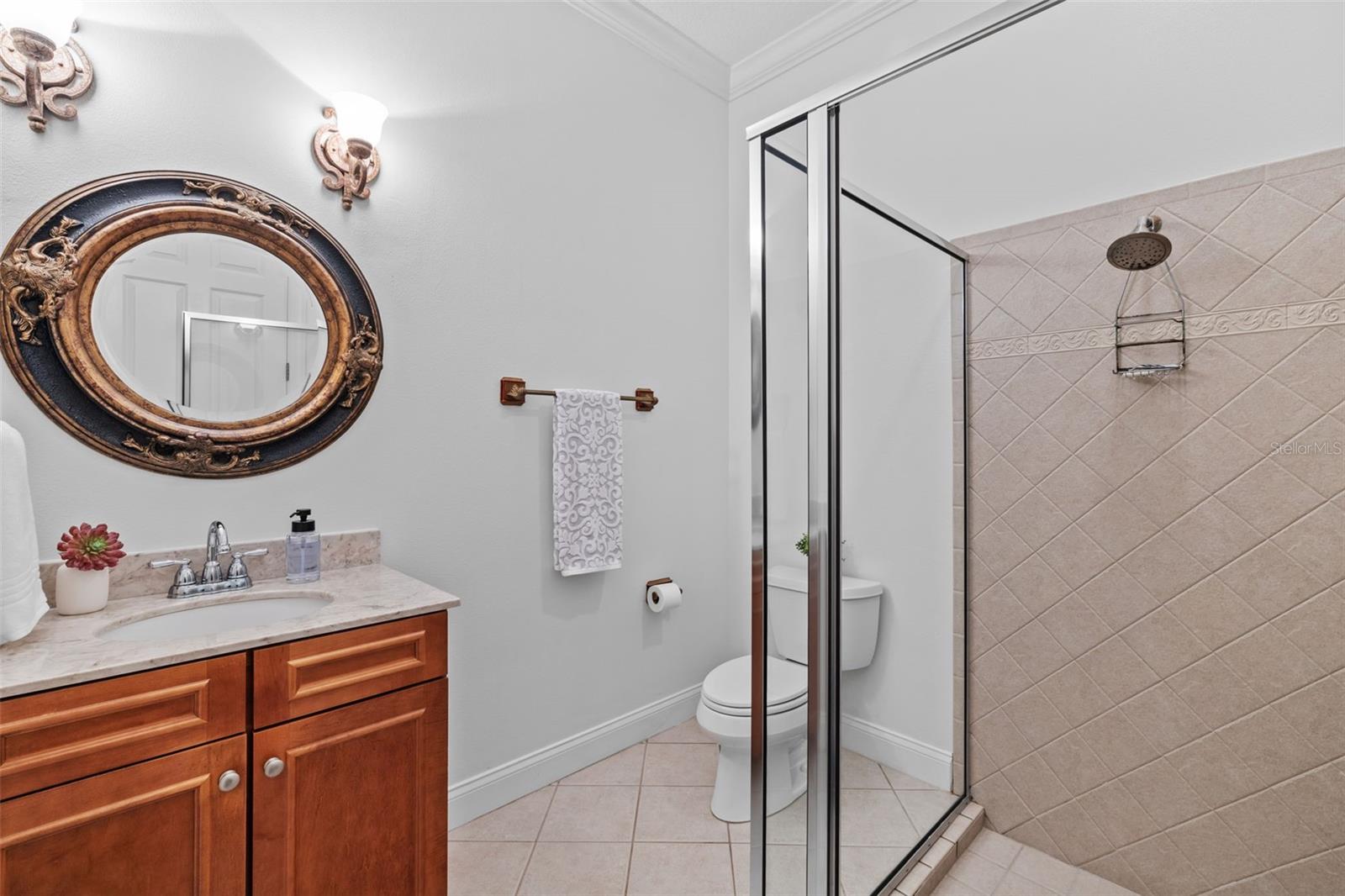Full Bath / Across from door to lanai