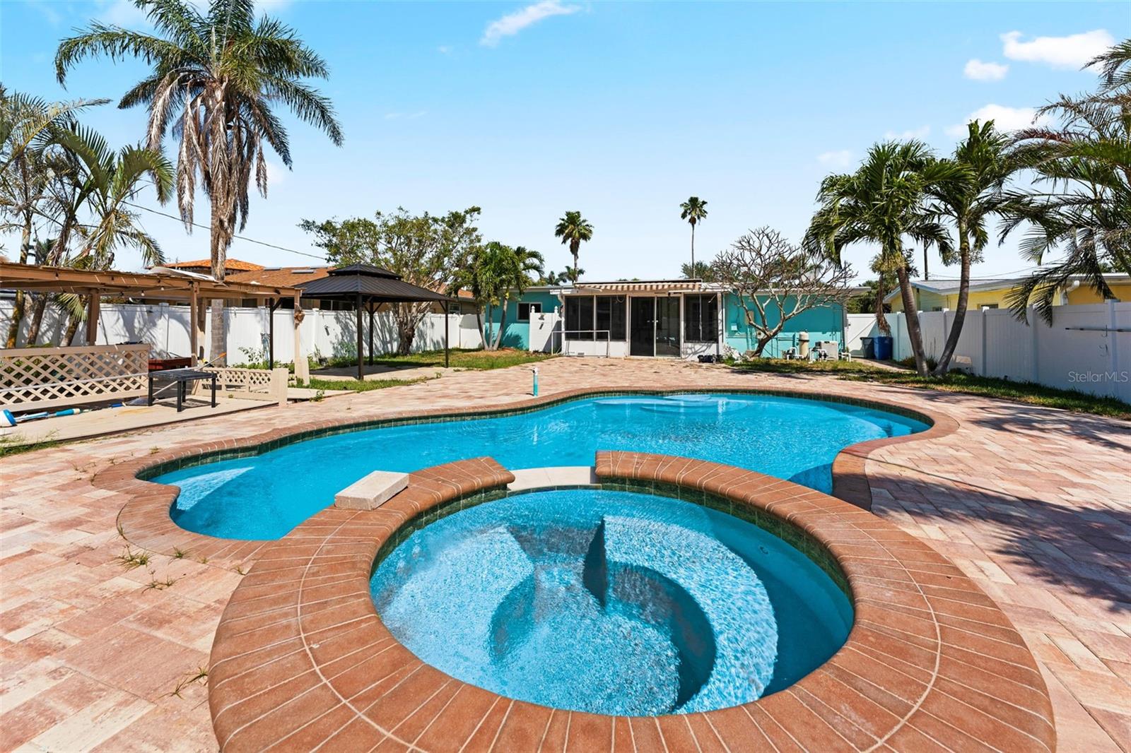 Beautiful pool!