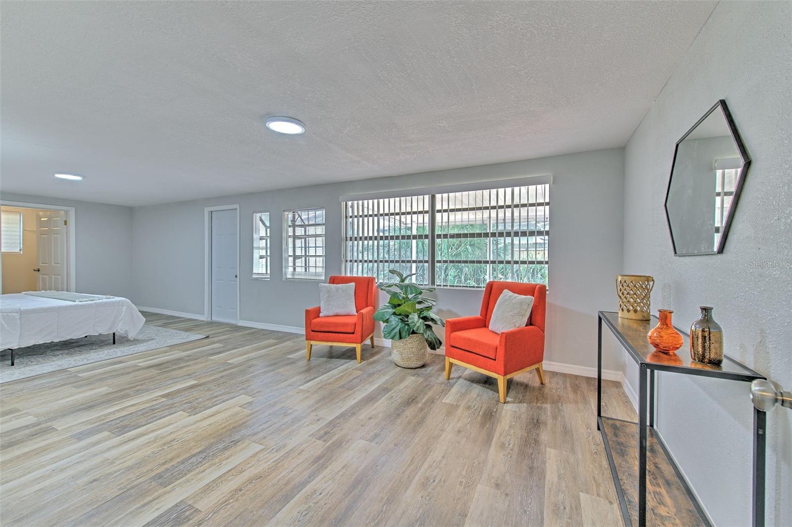huge master room with seating area, walk in closet room and opens to the backyard.