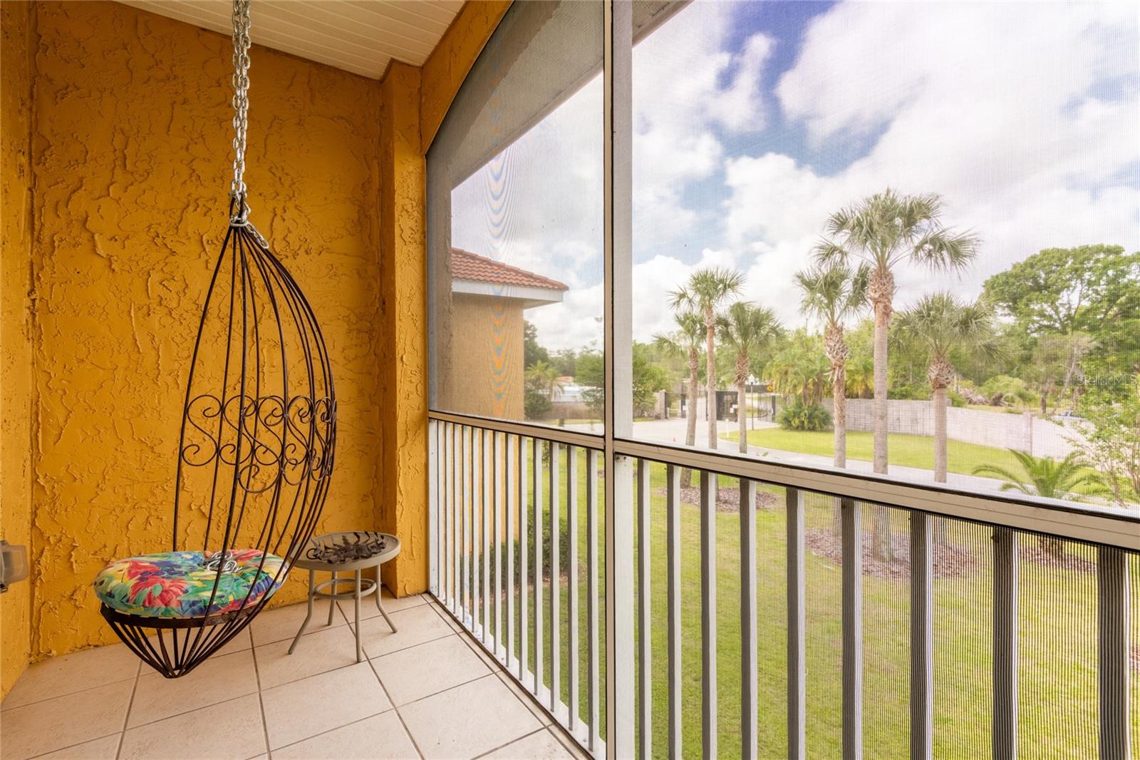 RELAX IN THE SWING.