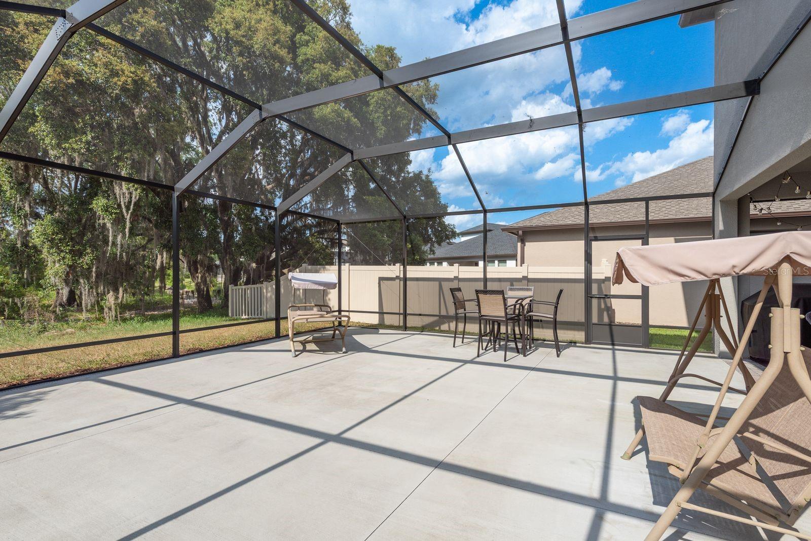 Extra large screened in Lanai 28X26