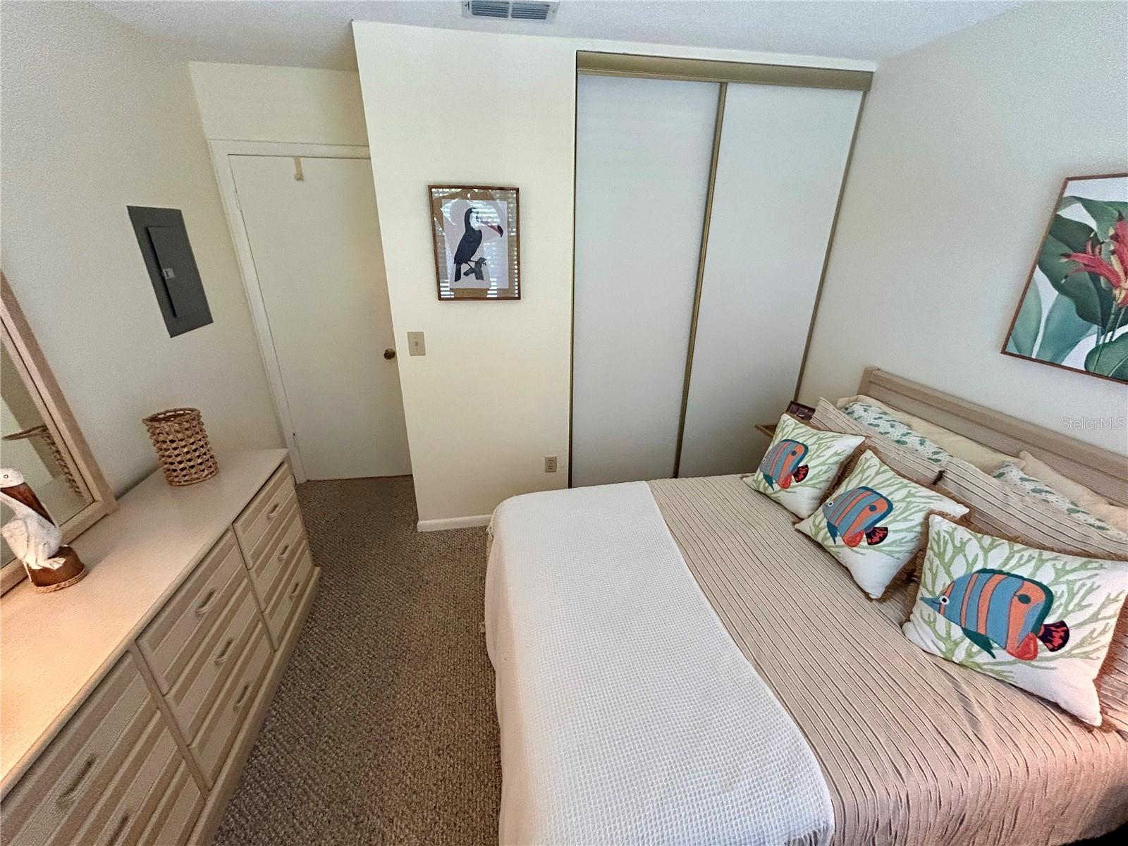 2nd bedroom
