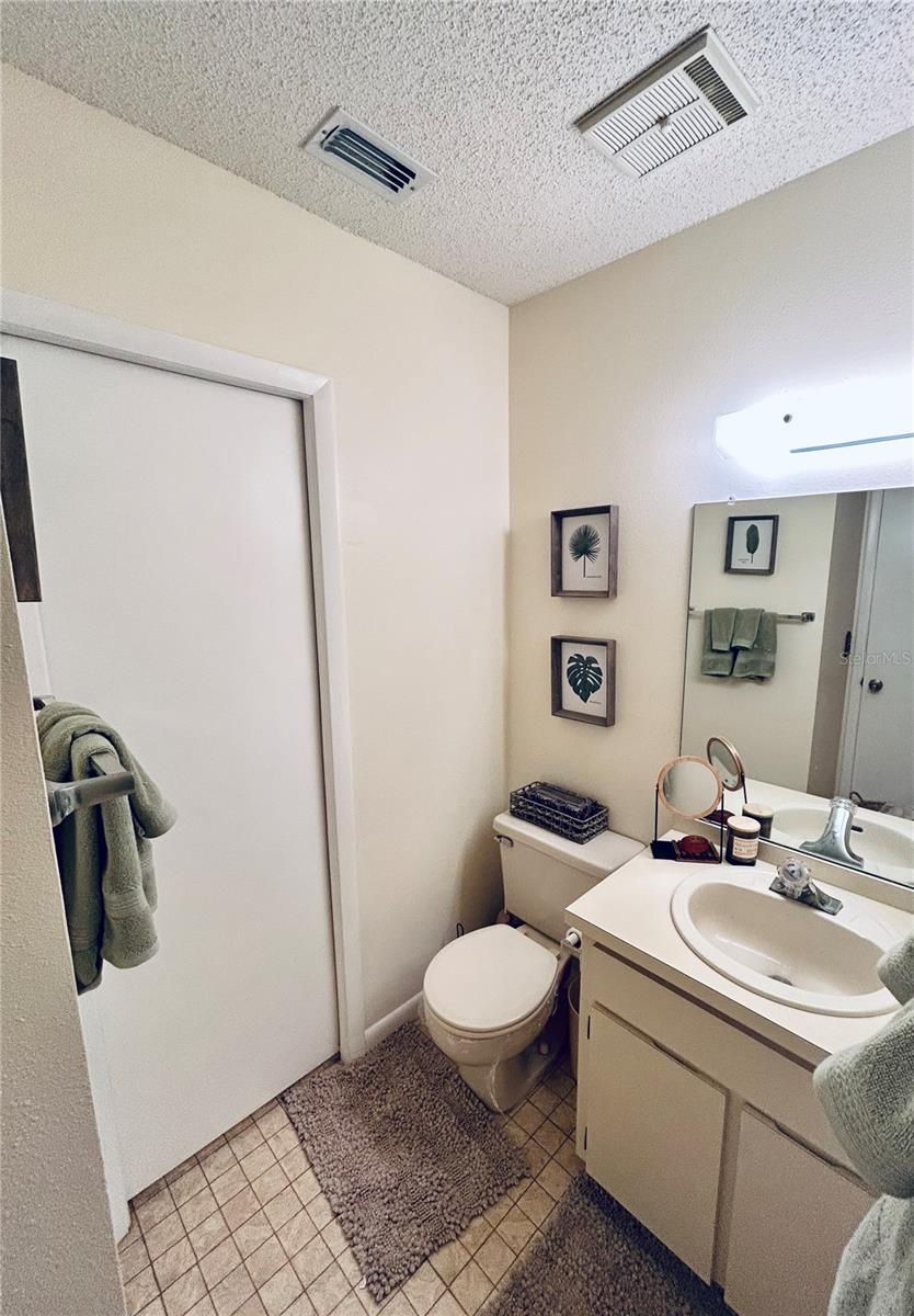 2nd bathhroom