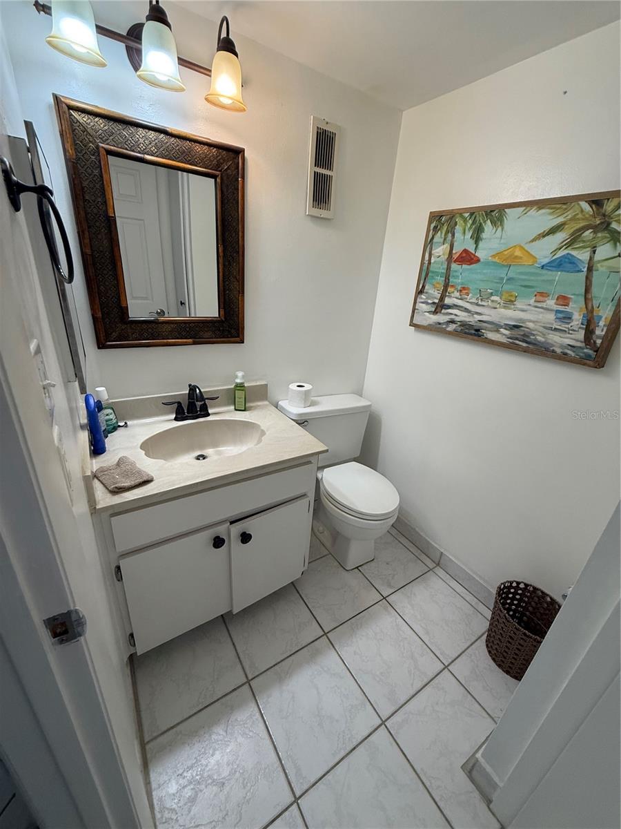 Guest 1/2 Bath
