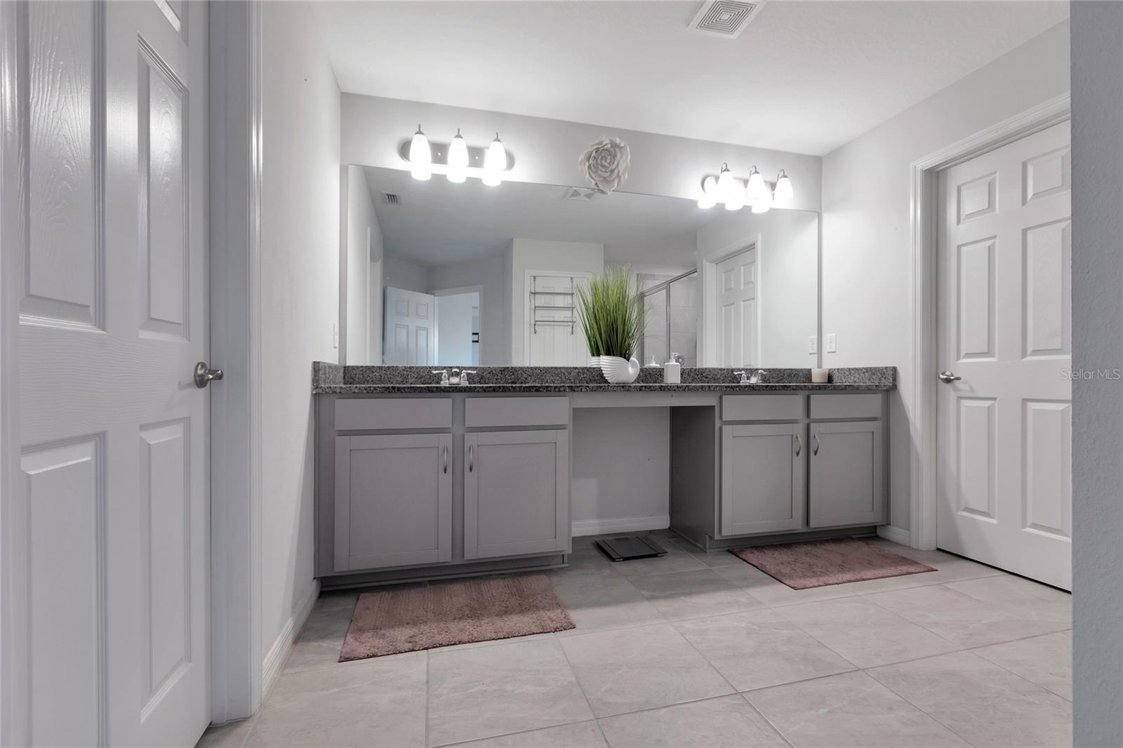 Primary en-suite