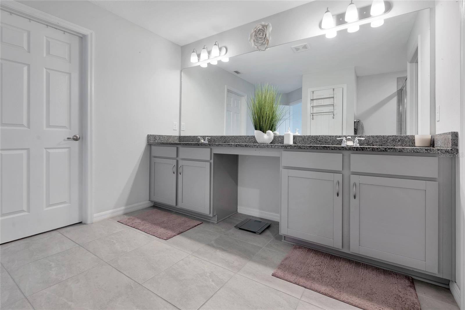 Primary en-suite