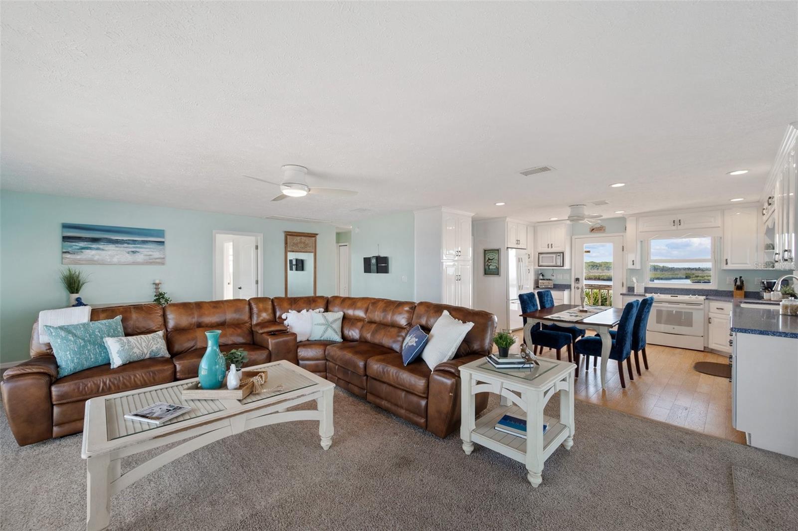 Living Room/Kitchen