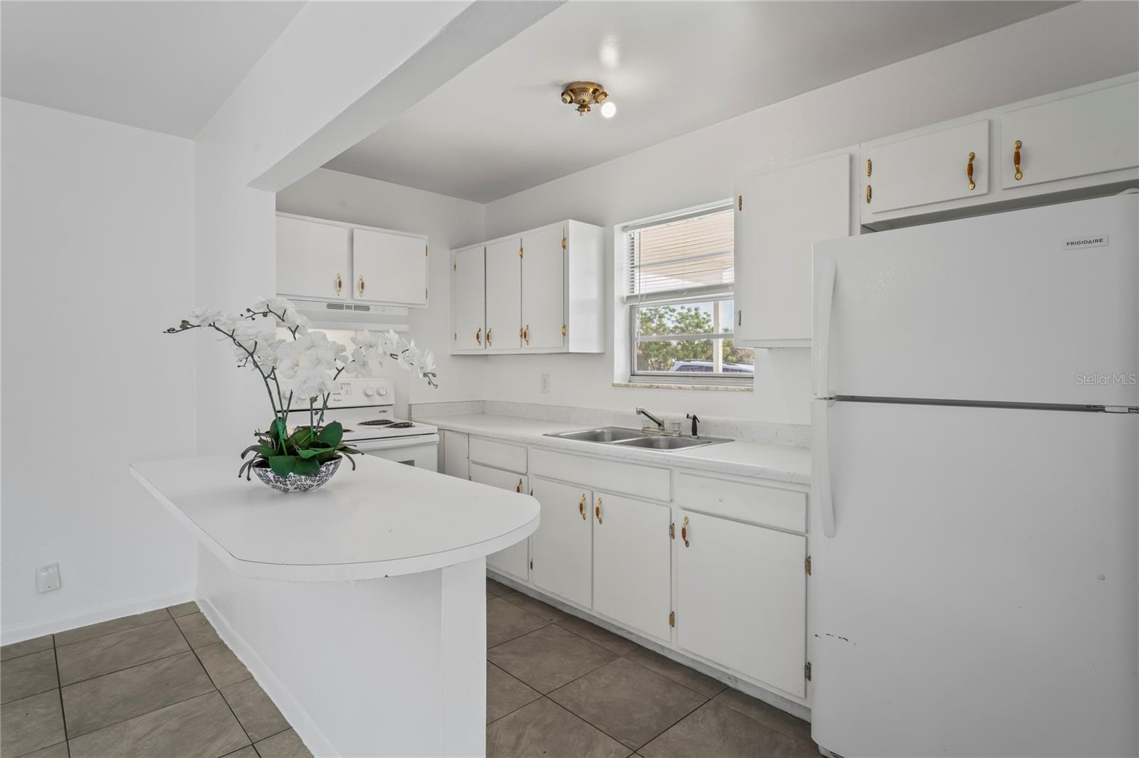 Kitchen / Breakfast Bar