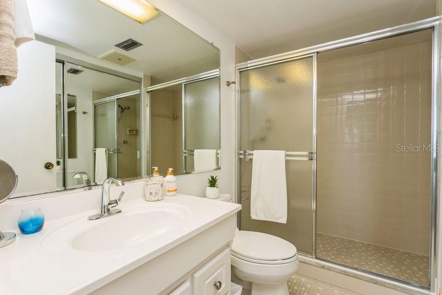 Primary En-suite Bathroom
