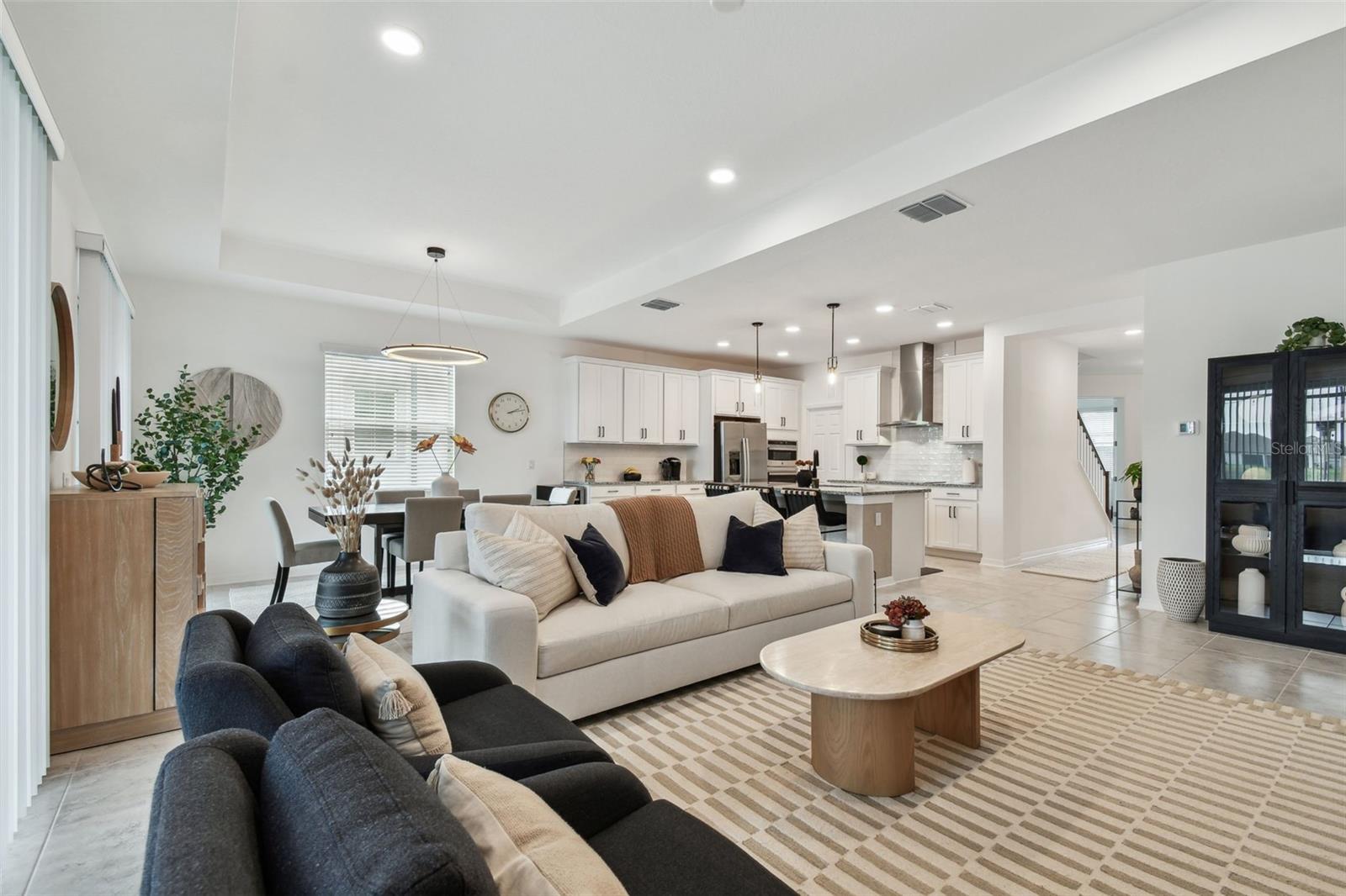 Easy, flowing floorplan
