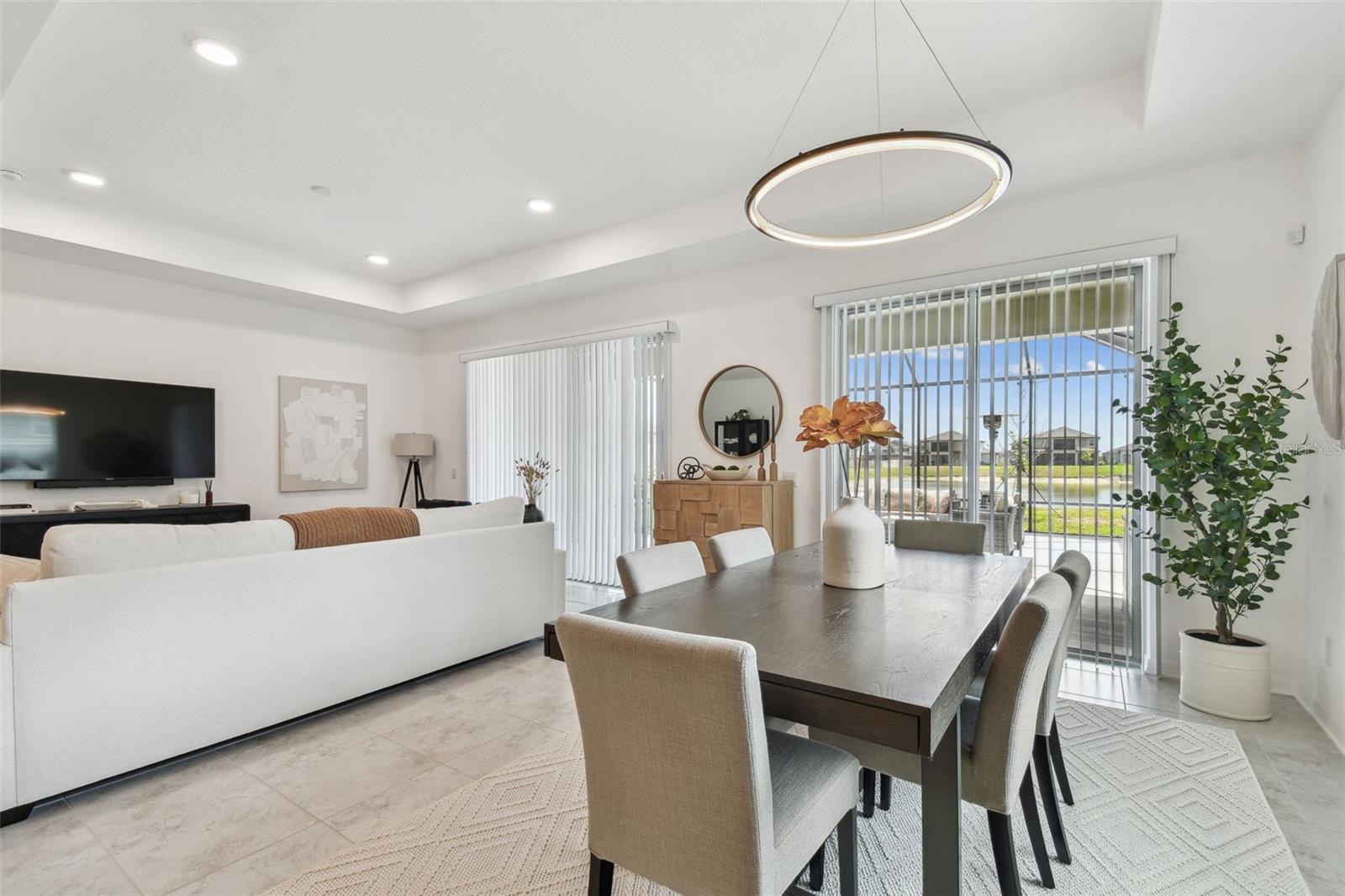 The double sliders mean you can watch the wildlife on the water from both living and dining areas