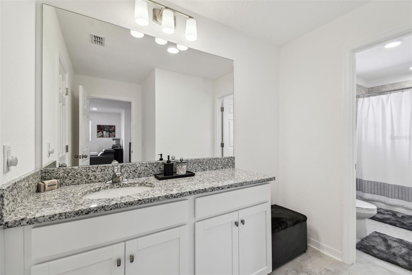 Family bathroom (bathroom 2) (off the loft)