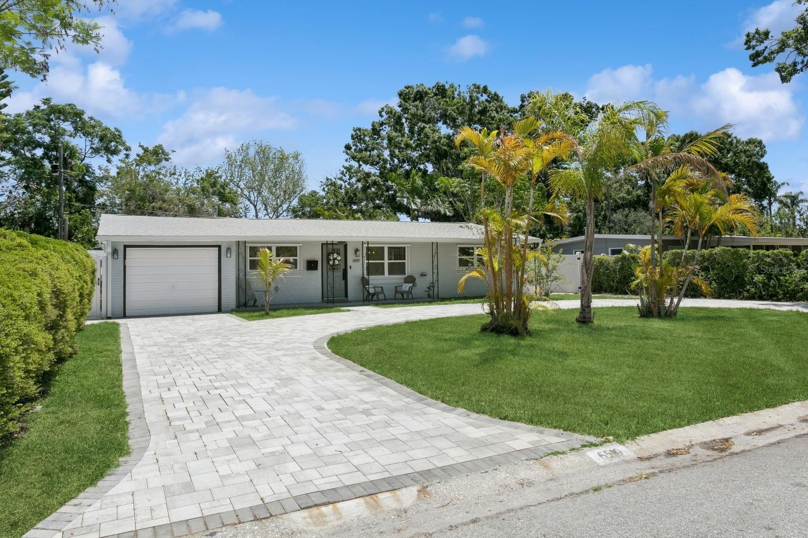 New paver circular driveway
