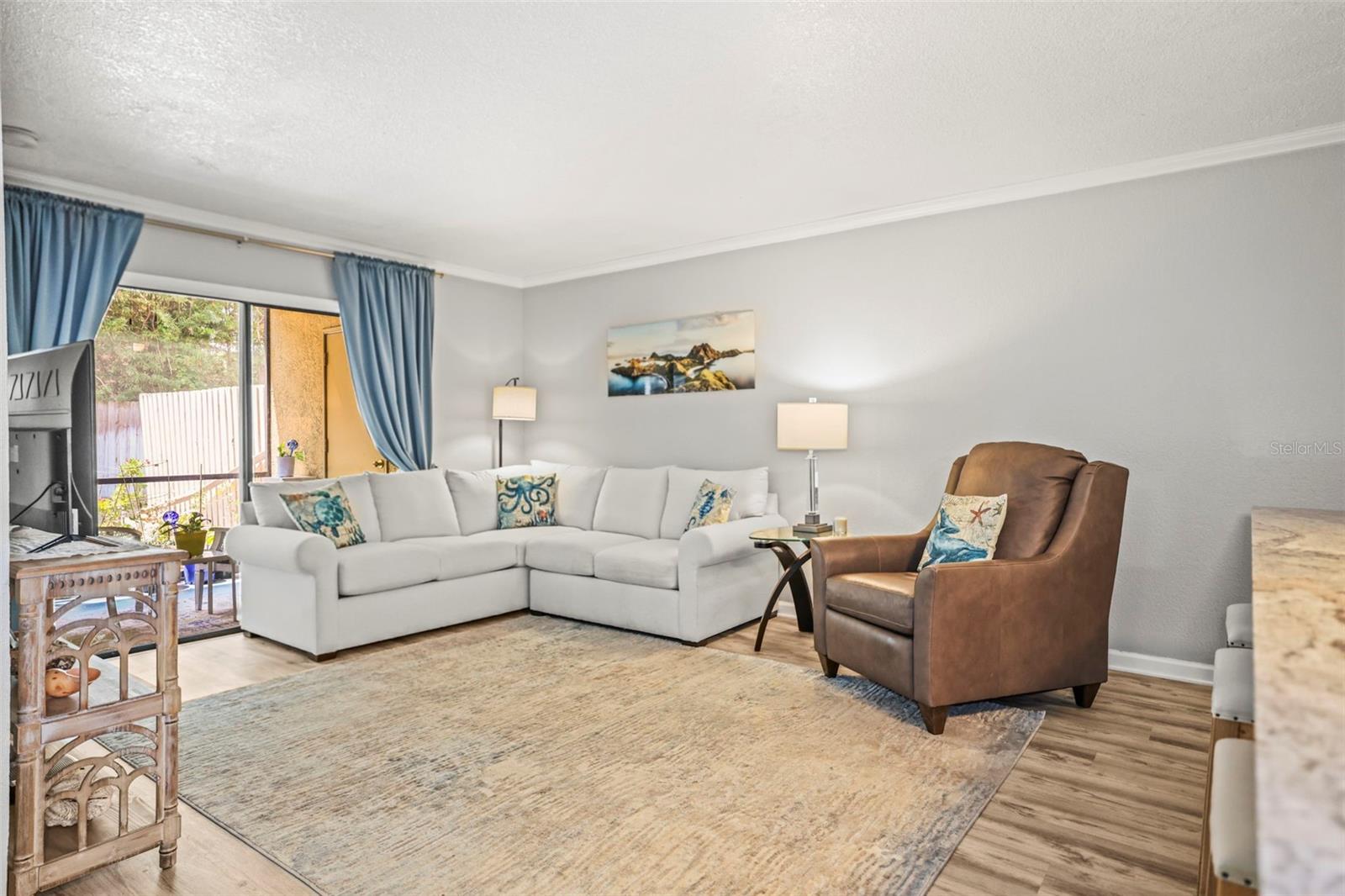 Spacious living room