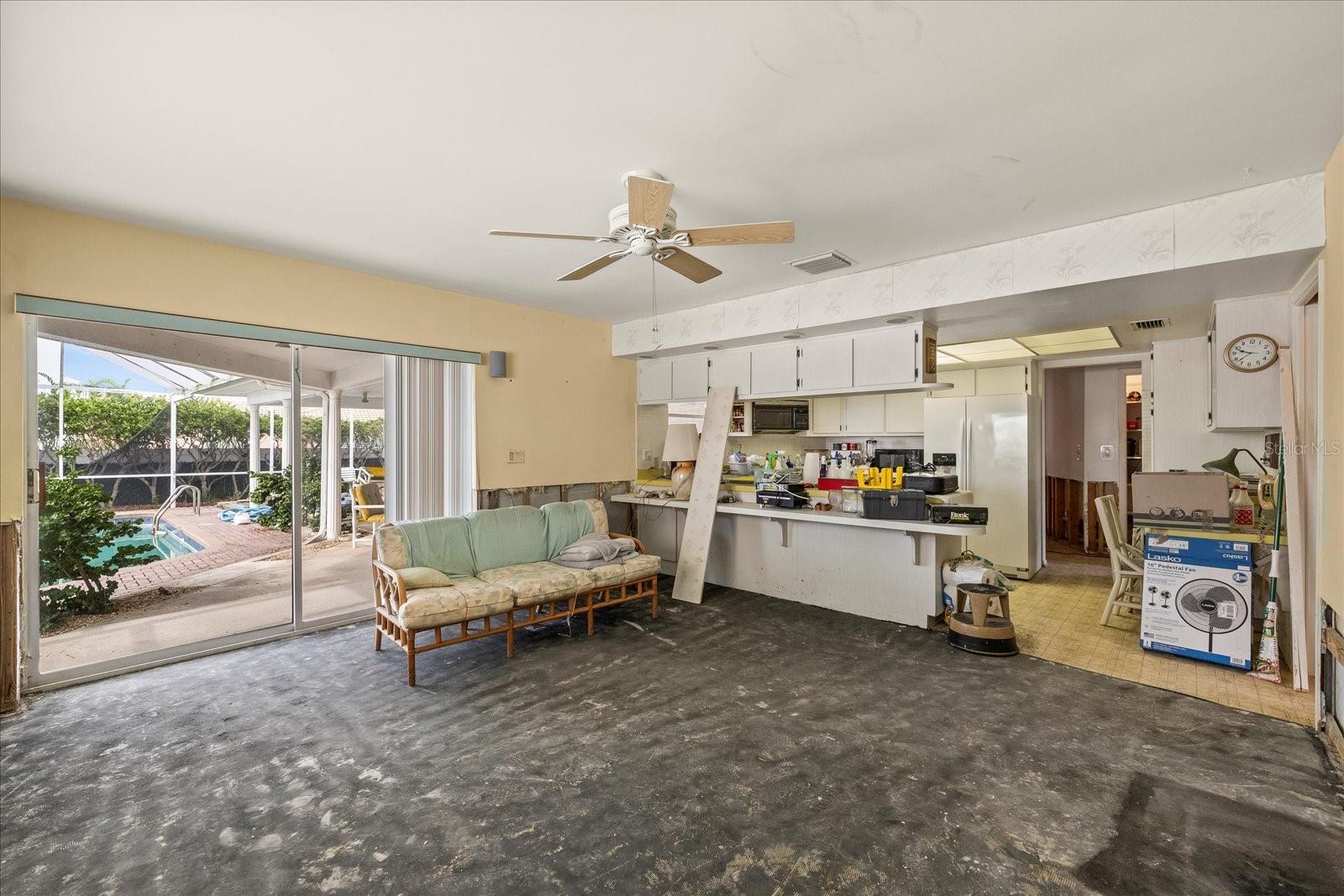 Dining room/Family room near pool