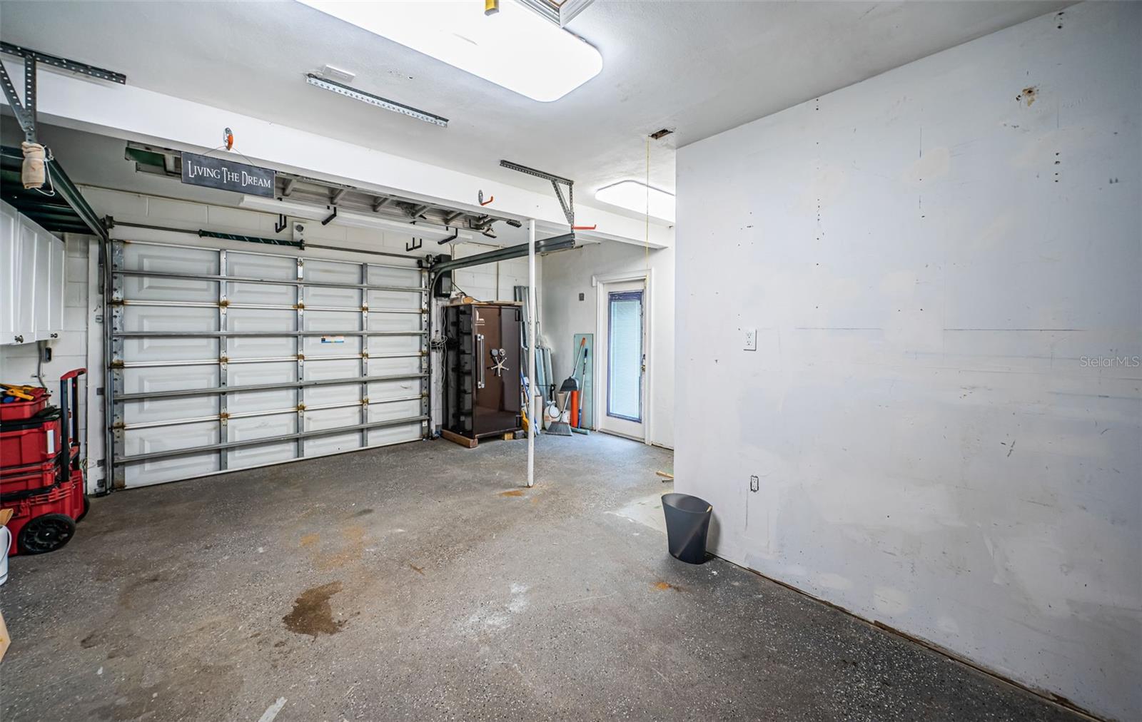 Oversized one car garage