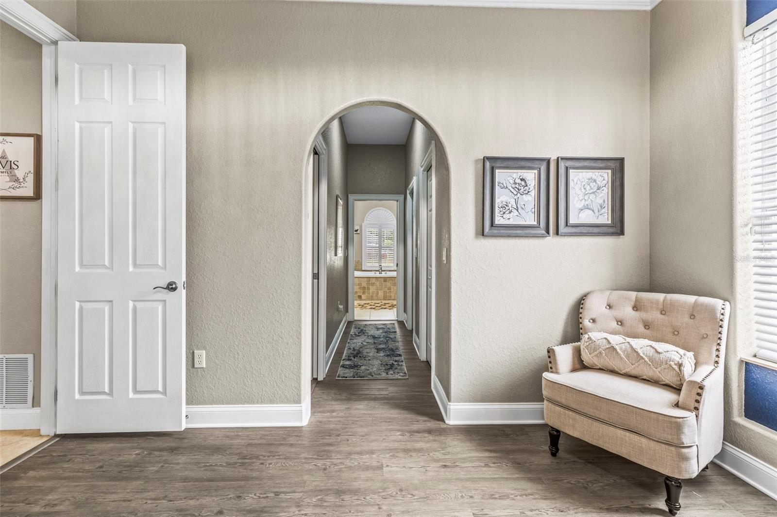 Walk-in closet off hallway to the main bath