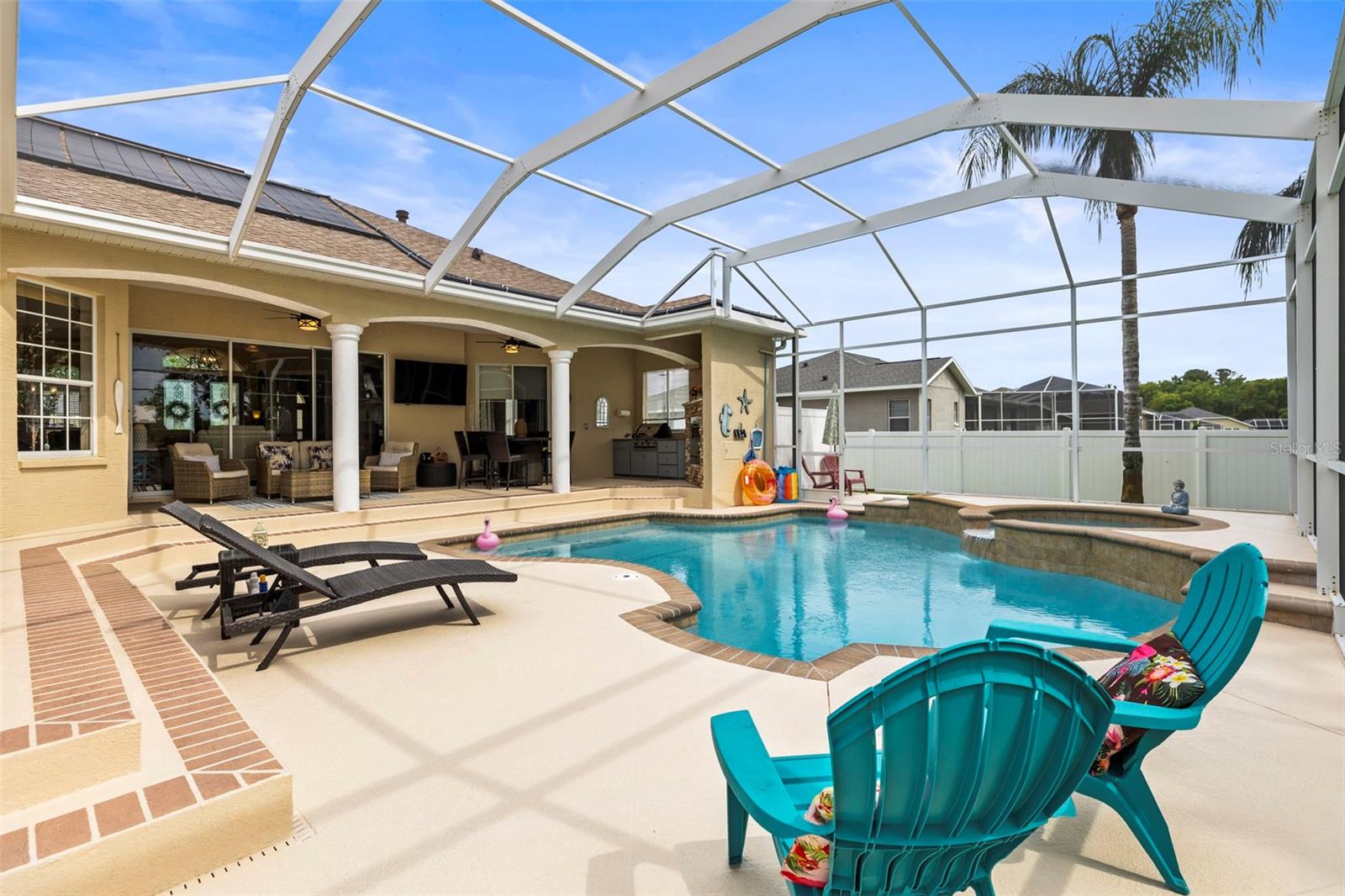 Screened in pool paradise