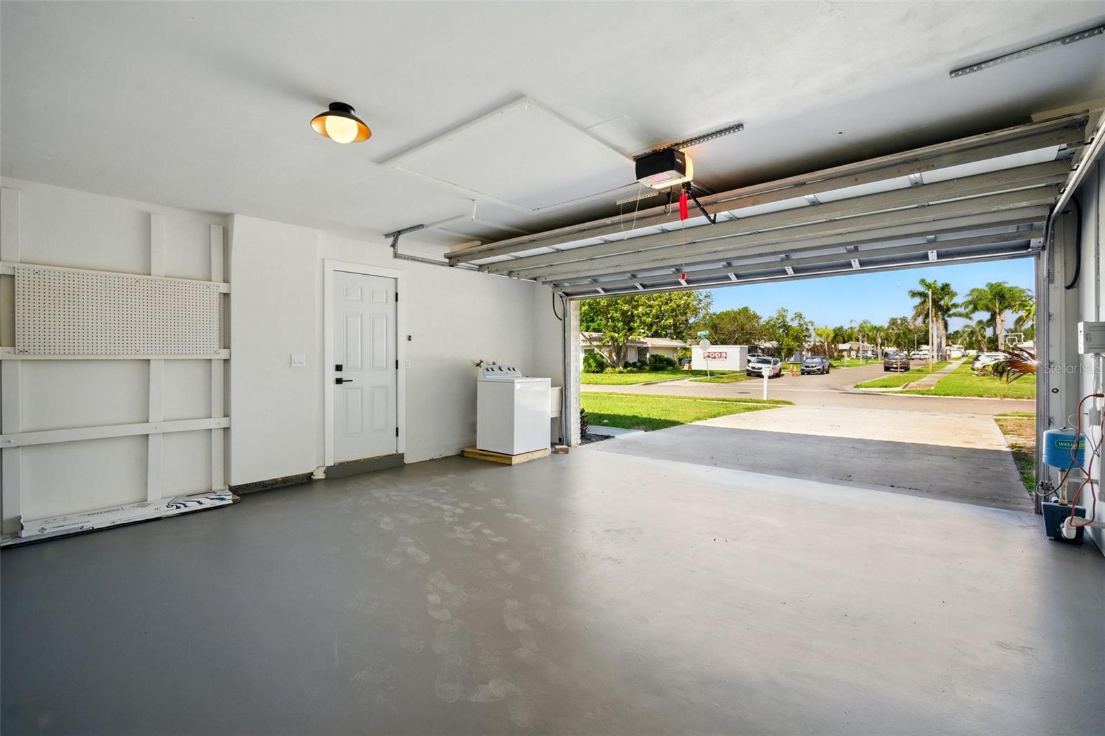 2 Car Garage!!