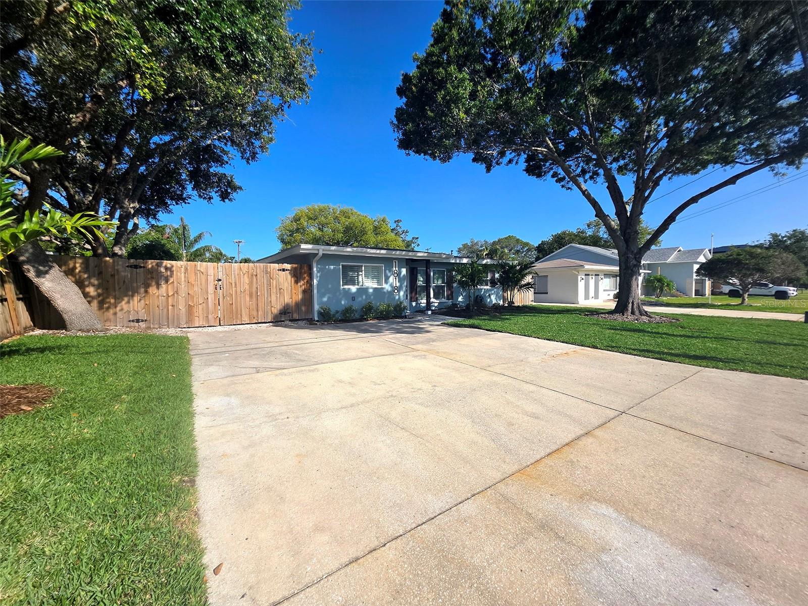 Spacious driveway.