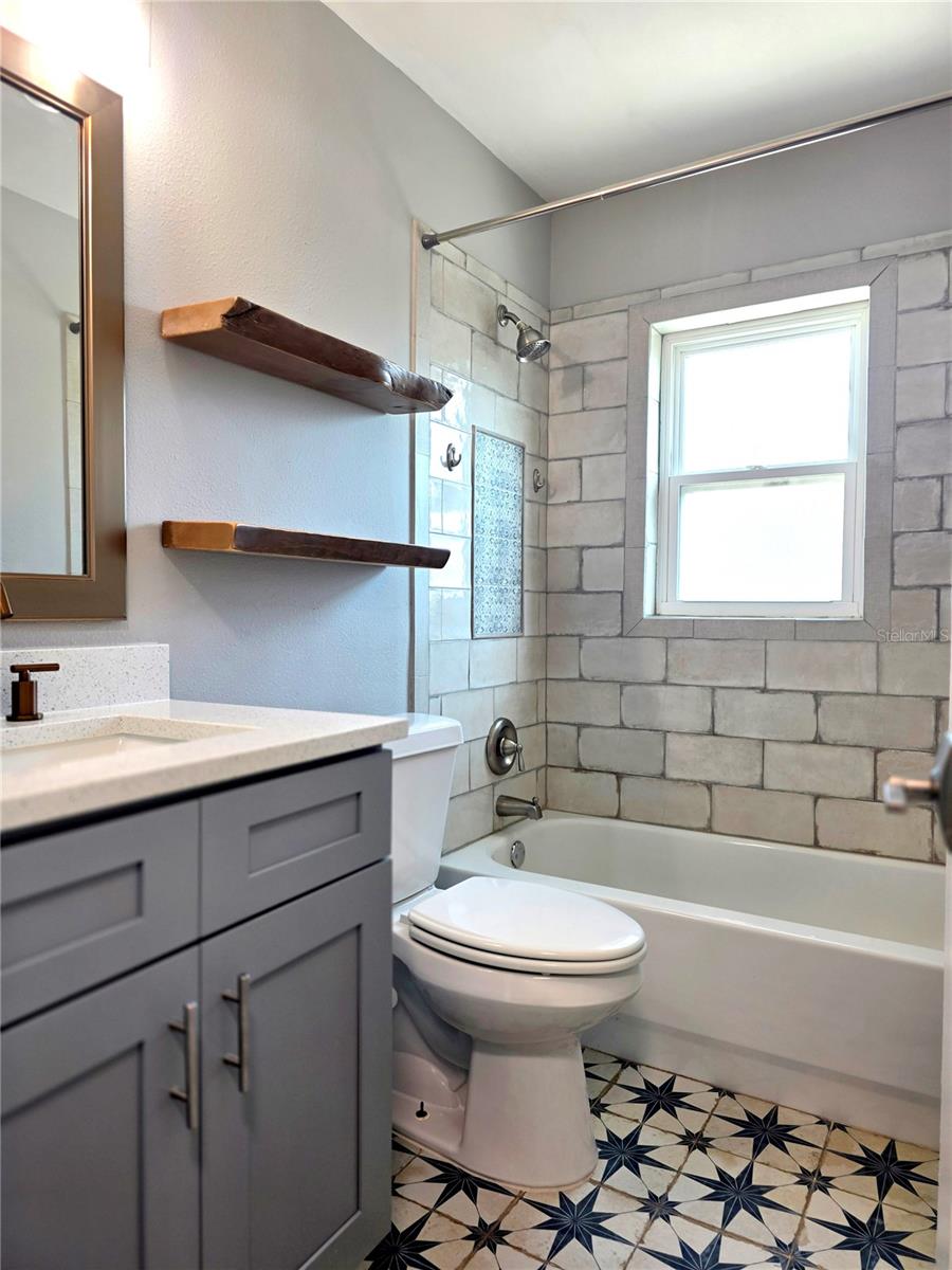 Guest / 2nd bathroom.