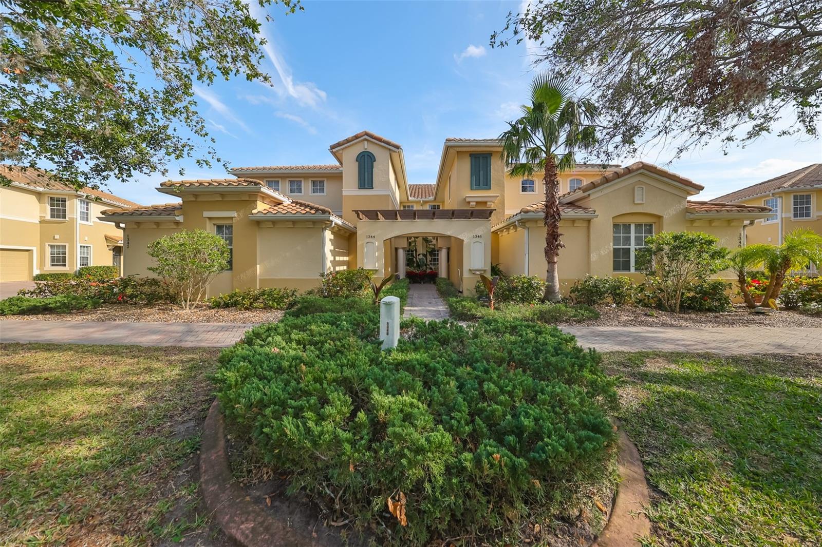 Quaint brick sidewalks, driveways and tree lined streets make this one of the most beautiful areas in Sun City Center.