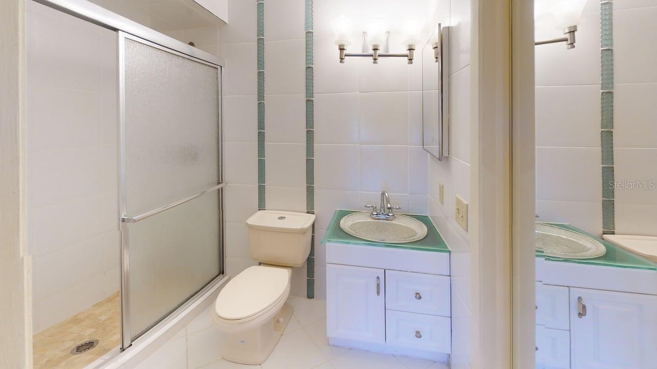 en-suite bath 1