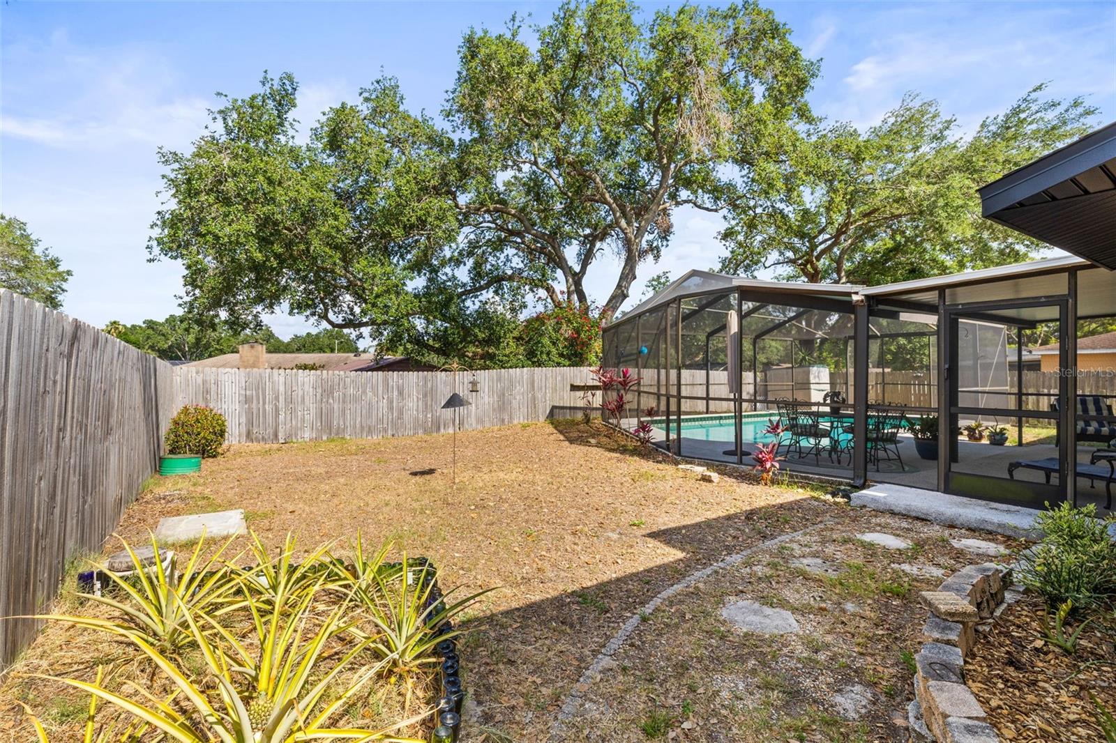 Large Fully Fenced Yard