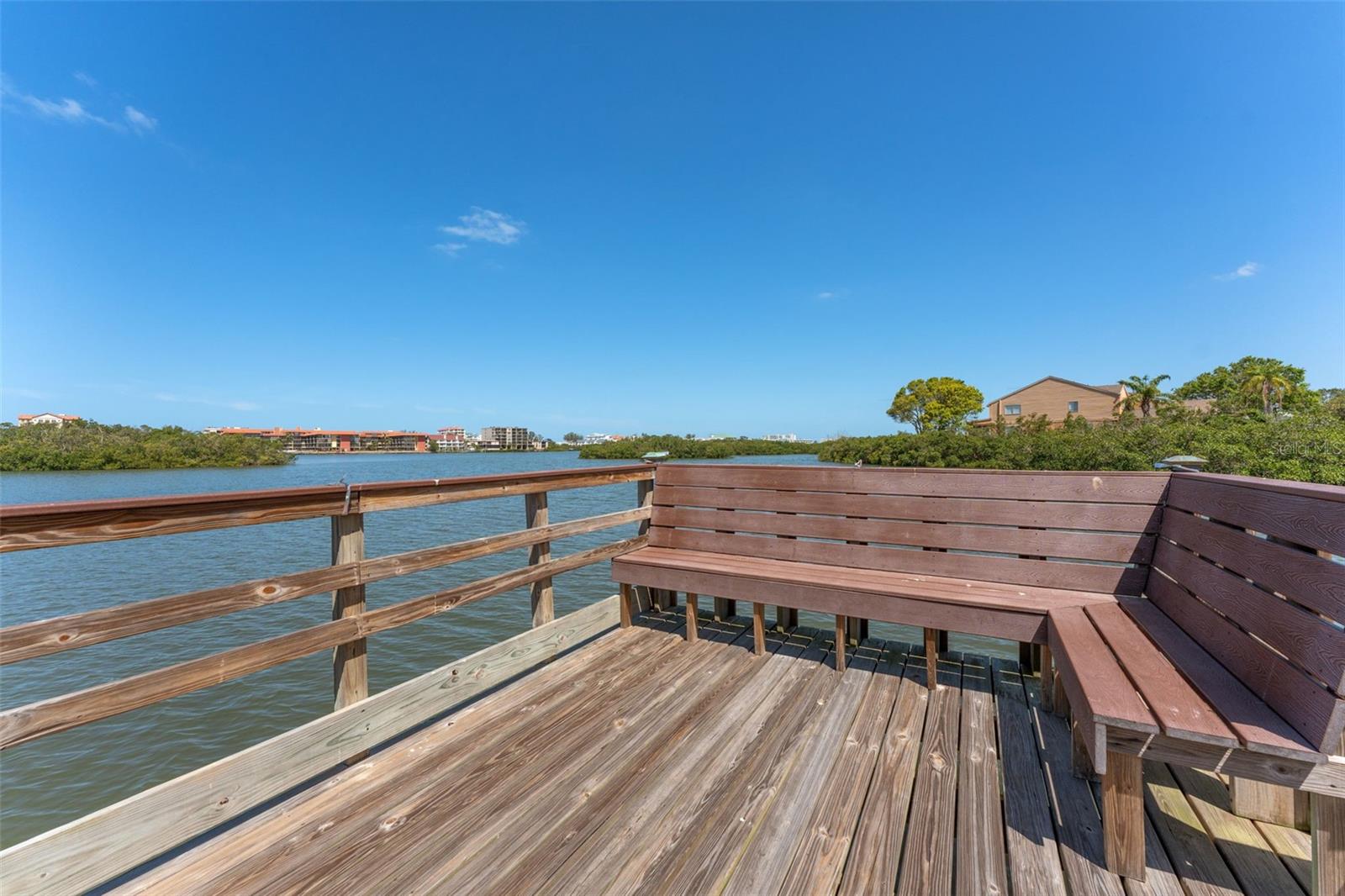 Community Pier Seating