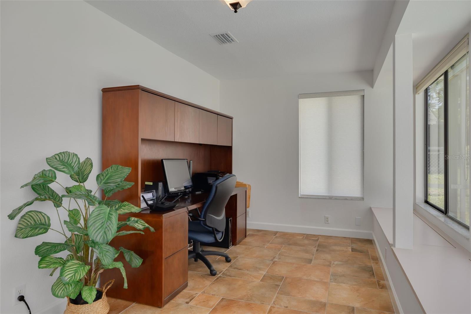 Lanai 25x7