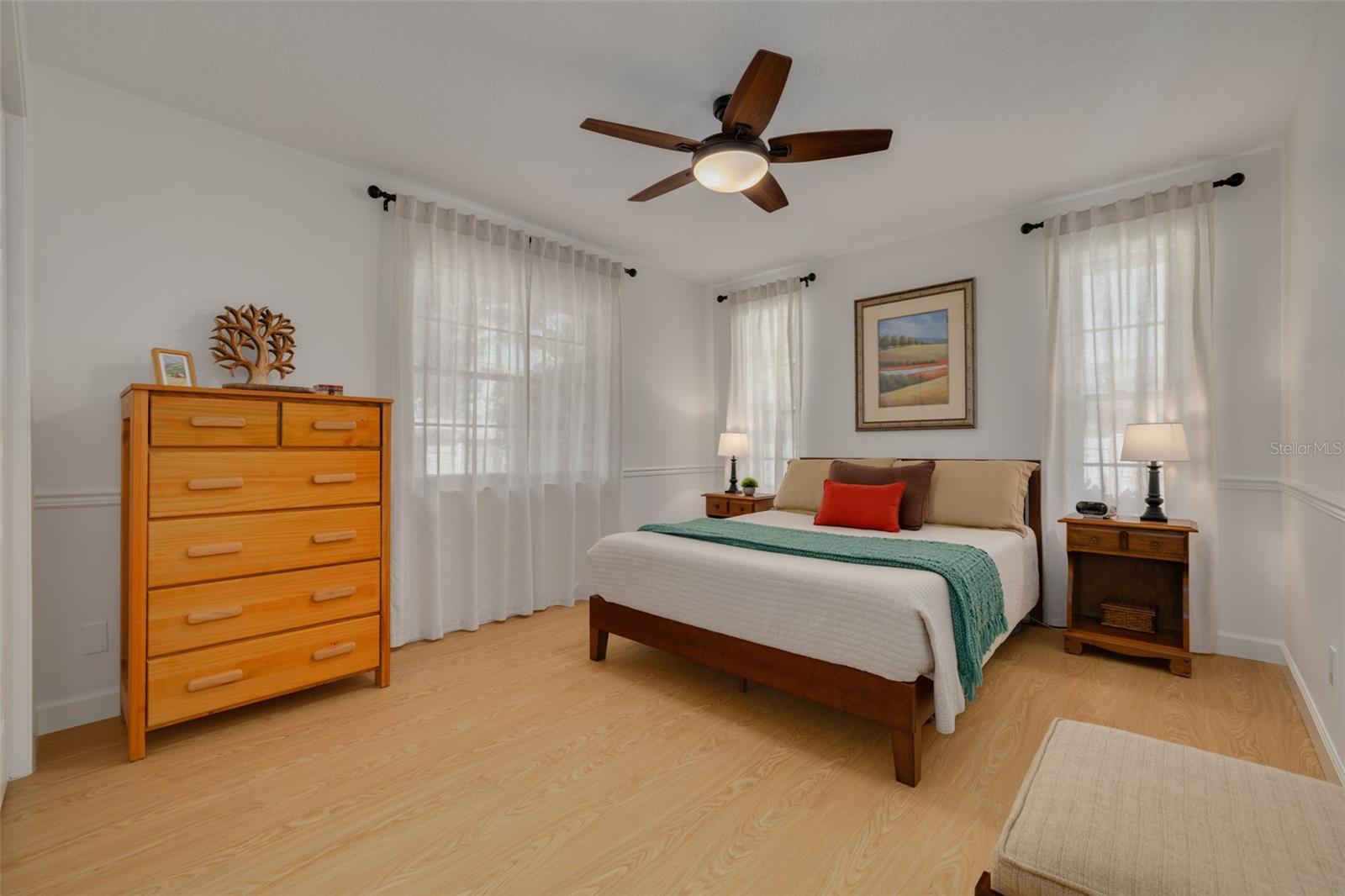 Guest bdrm 15'7"x11x4"