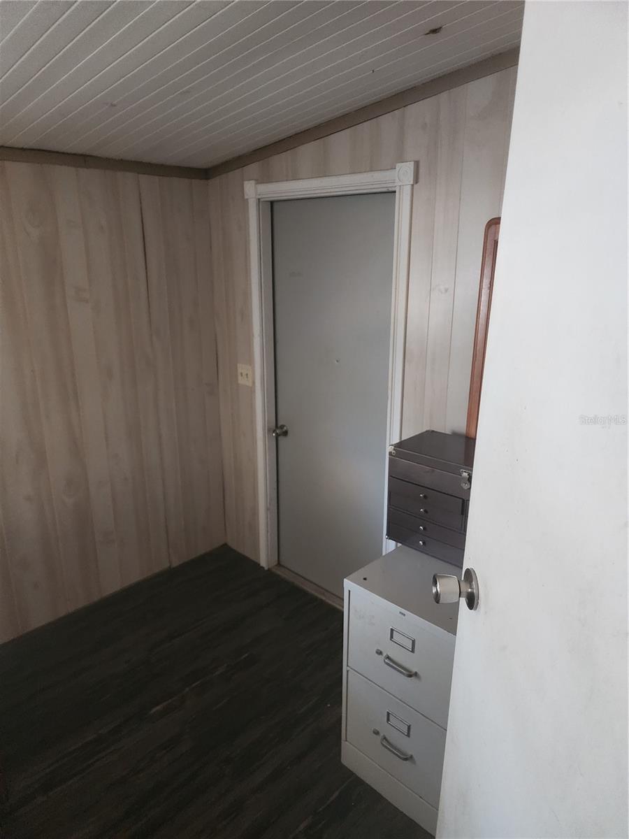 entrance door laundry