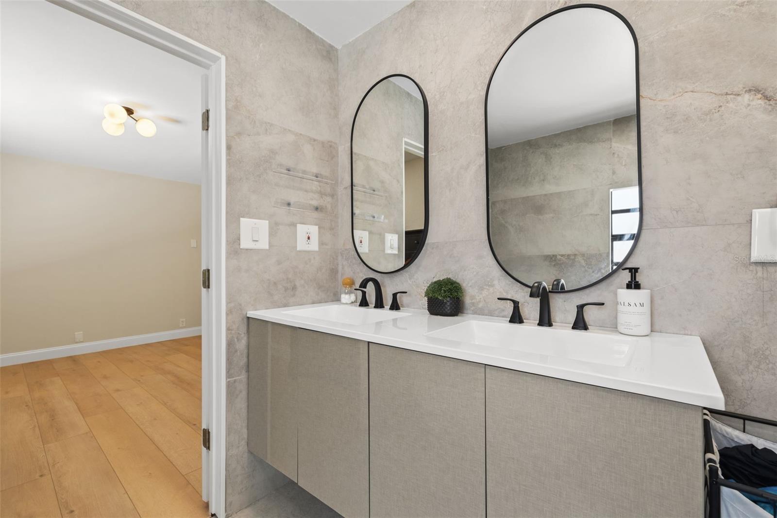 Lacquer Dual Vanity