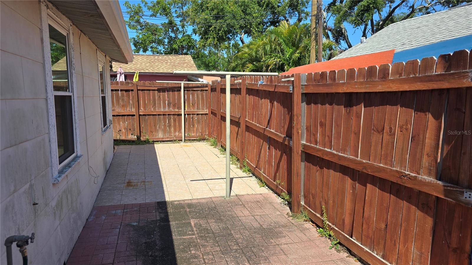 Nice fenced side yard to enjoy your privacy