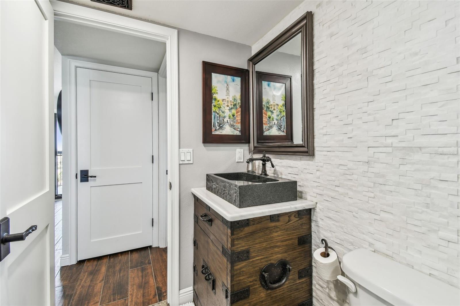 Angle angle of bathroom #2