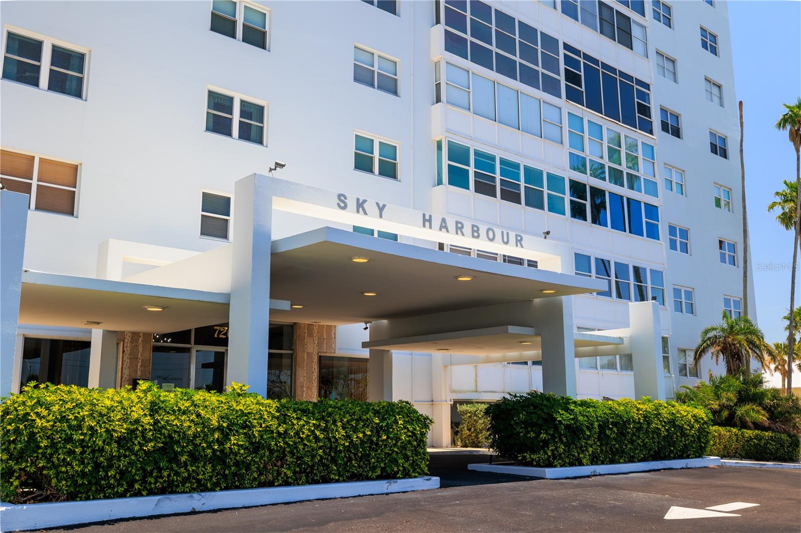 Sky Harbour is a beautiful building. Well kept and well managed.